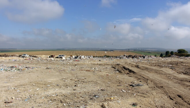 Територію біля сміттєзвалища на Тернопільщині могли спеціально підпалити?