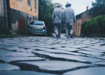 Як тернополянин долає тисячі кілометрів просто і босо