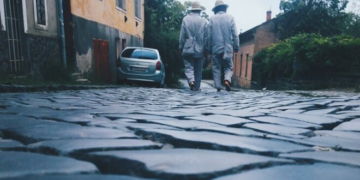 Як тернополянин долає тисячі кілометрів просто і босо