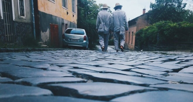 Як тернополянин долає тисячі кілометрів просто і босо