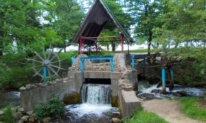 На самотню дівчину напали бандити у нічному тернопільскому парку