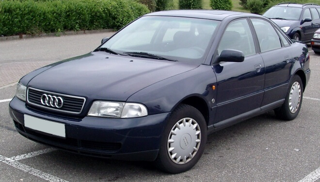 На Тернопільщині іномарка “влетіла” в чуже обійстя