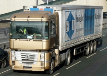 Посеред дороги на Тернопільщині загорілася вантажівка