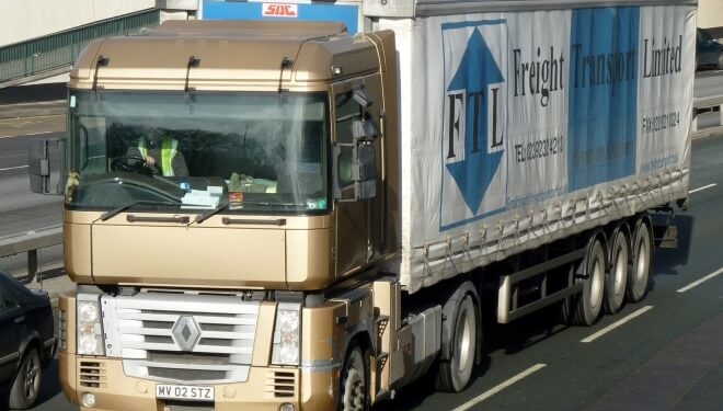 Посеред дороги на Тернопільщині загорілася вантажівка