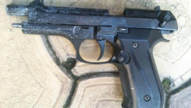 Чоловік у Тернополі погрожував зброєю