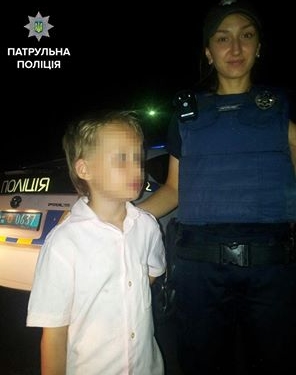 Тернополем сам гуляв шестирічний хлопчик