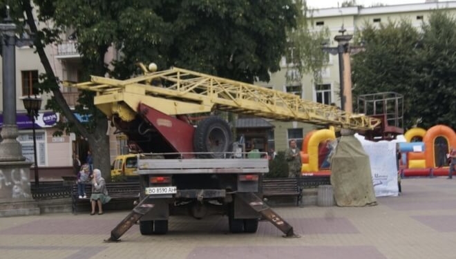 У Тернополі добралися ще й до цих ліхтарів (фотофакт)