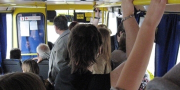 чоловік вистрибнув з маршрутки