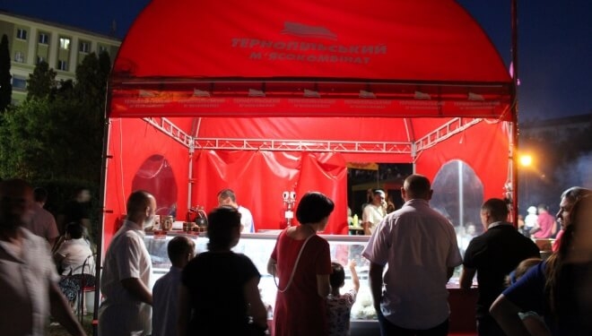 Понад 2000 тернополян скуштували під час святкувань продукцію Тернопільського м’ясокомбінату