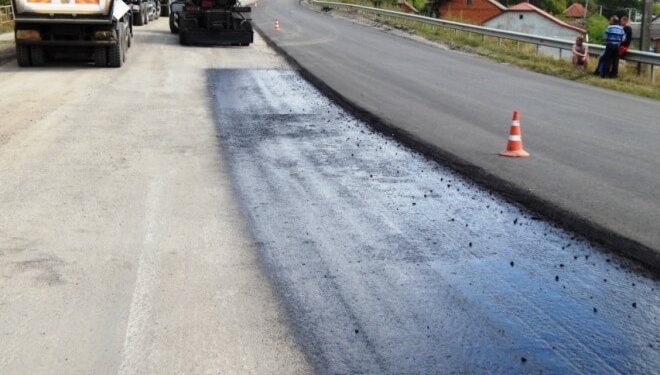 Вам і не снилось: шість фото, як працюють тернопільські дорожники у останні дні серпня (фото)