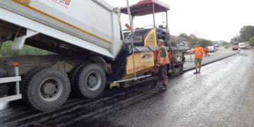 Вам і не снилось: шість фото, як працюють тернопільські дорожники у останні дні серпня (фото)