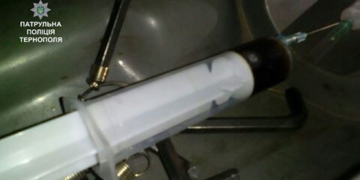 У тернопільського водія знайшли шприц з наркотиками