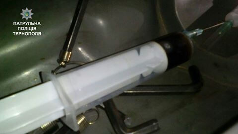 У тернопільського водія знайшли шприц з наркотиками