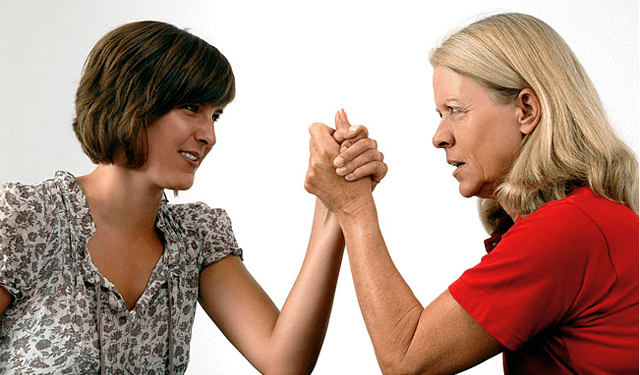 Молимося, щоб “добрі” невістки не довели до інфаркту, – що об’єднує двох свекрух з Тернопільщини