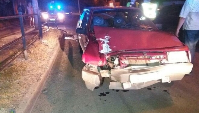 П’яний водій у Тернополі “протаранив” огорожу