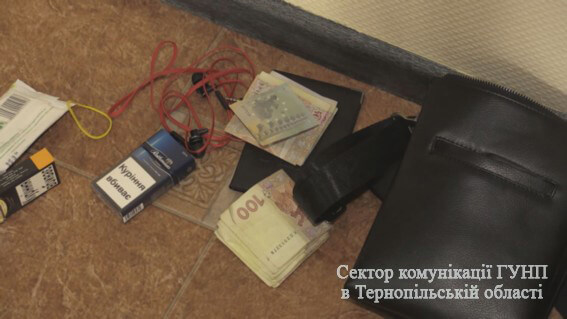 Тернопільські поліцейські розкрутили шахраїв, які “тероризували” всю країну