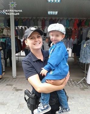 Поліцейські Тернополя допомогли дитині