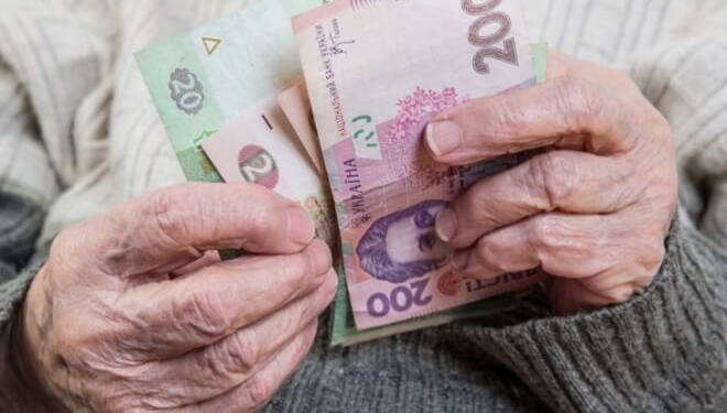 Тернопільську бабуся шахрайки обдерли, як липку