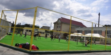 У містечку на Тернопільщині відкрили перший спортивний євромайданчик