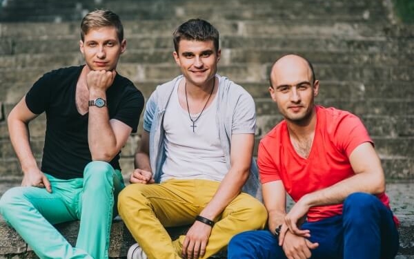 Тернопільський гурт на даху багатоповерхівки заспівав гімн України