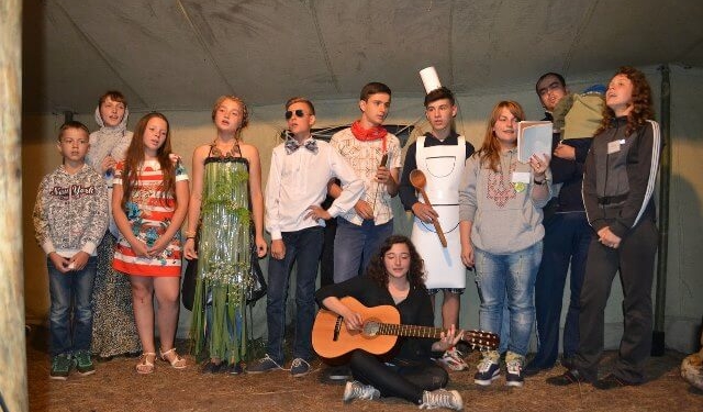 З гітарами та священиками, – на Тернопільщині пройшов унікальний табір