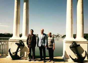 На набережній Тернополя встановили два великі якорі (фотофакт)