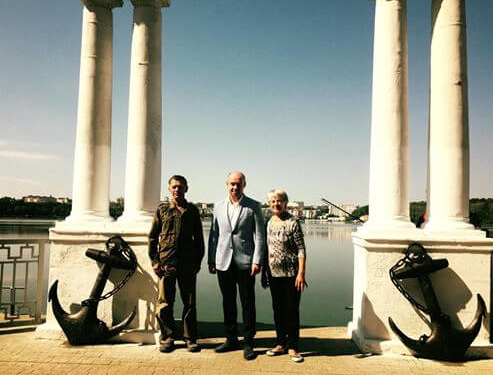 На набережній Тернополя встановили два великі якорі (фотофакт)