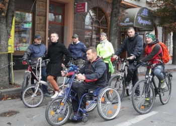 У Тернополі депутати проїхались містом на велосипедах