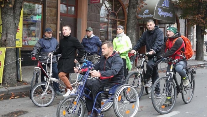 У Тернополі депутати проїхались містом на велосипедах