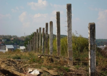 Військову частину на Тернопільщині загороджують (фото)