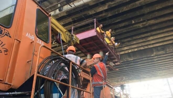 Фахівці обстежили аварійний міст на Гайовій