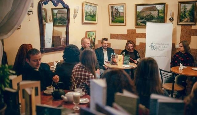 Ще місяць на Тернопільщині діятиме літературна резиденція