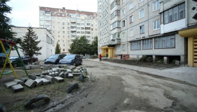 Більше мільйона гривень витратять на ремонт двору, що на вулиці Морозенка у Тернополі (фото)
