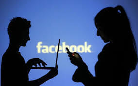 Виставляючи у “Фейсбук” фото малої дочки, батьки перетворили її життя на пекло