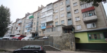 Мер Тернополя побачив, що робиться на даху будинку на масиві “Дружба”