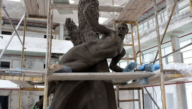 У Тернополі почали монтувати пам’ятник Героям Небесної сотні (фотофакт)