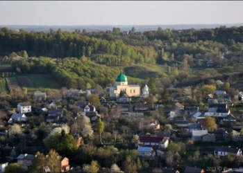 Місто на Тернопільщині, де жила королева, зачаровує красою