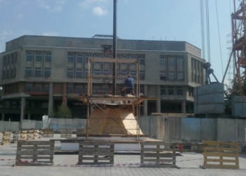 У Тернополі почали монтувати пам’ятник Героям Небесної сотні (фотофакт)