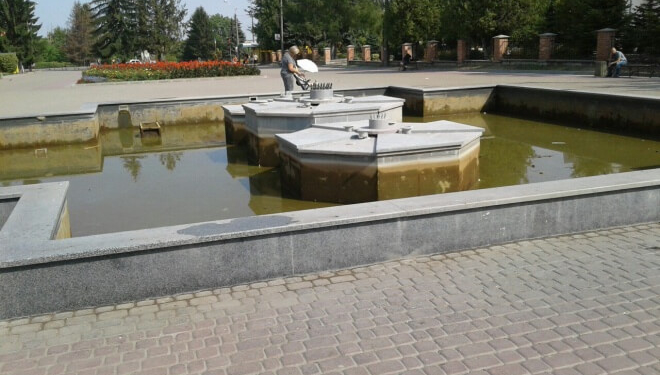 Просто немає слів, як його можна так загадити, – тернополяни шоковані виглядом фонтану