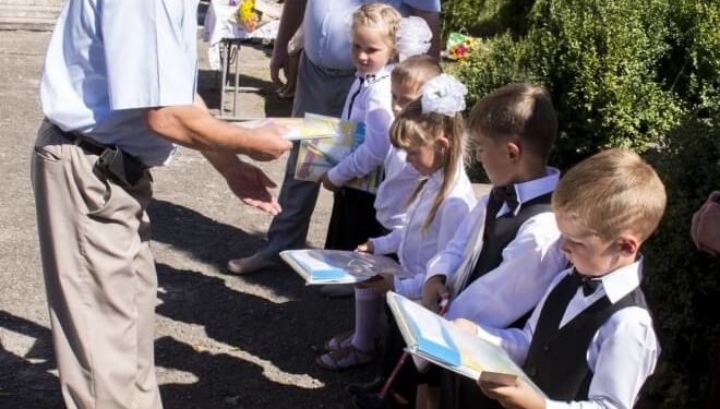 Першокласники майже сотні шкіл на Тернопільщині отримали подарунки від «Агропродсервісу»  (фото)