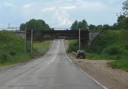 На узбіччі траси на Тернопільщині знайшли мертвого чоловіка