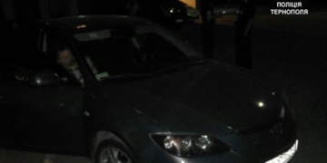 У Тернополі неправильно припаркована Mazda виявилася краденою