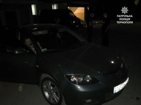 У Тернополі неправильно припаркована Mazda виявилася краденою