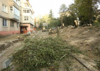 На Чалдаєва у Тернополі капітально ремонтують двір (фото)