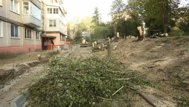 На Чалдаєва у Тернополі капітально ремонтують двір (фото)