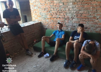 У закинутій школі на Тернопільщині знайшли хлопців з “травичкою”