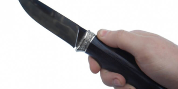 На Тернопільщині батько запхав ножа у шию сина