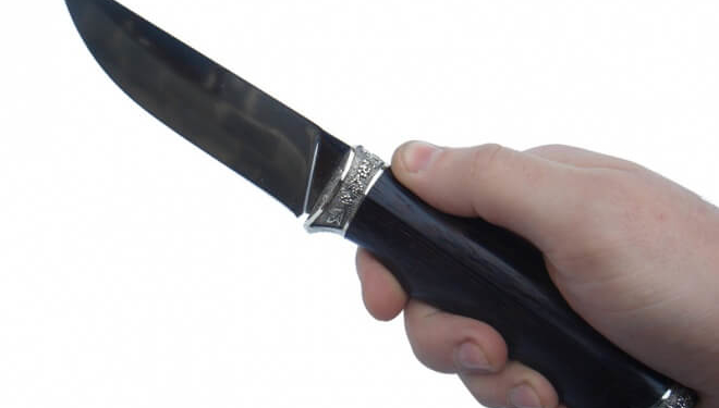 На Тернопільщині батько запхав ножа у шию сина