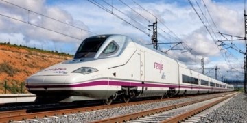 Через те, що закінчився робочий день, машиніст зупинив потяг