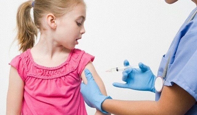 Тернопільські медики пояснили, що загрожує дітям без щеплень